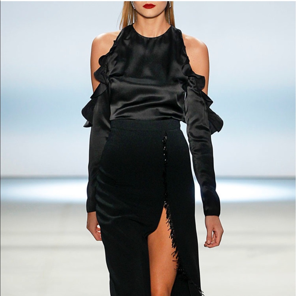 Cushnie et Ochs Cold Cut Out Shoulder Top